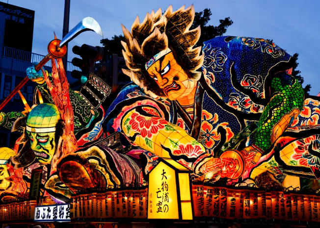 青森の仏壇引越しの移動中に見えた弘前市の青森ねぶた祭り