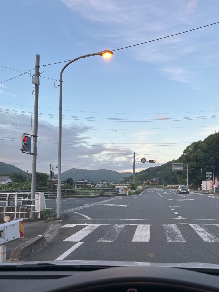 島根県松江市から東京都江戸川区へ仏壇の引越し移動に出発した早朝の道路