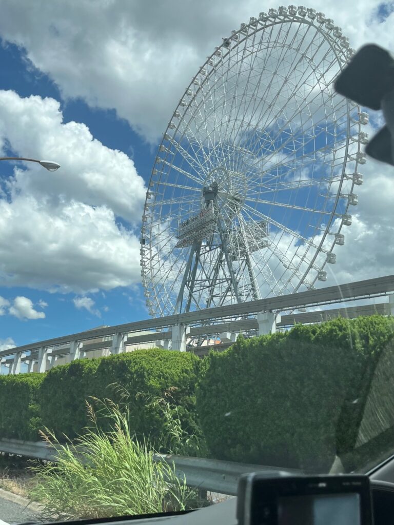 旧大阪万博跡地の万博記念公園の観覧車や日本最大級の複合施設EXPOCITY