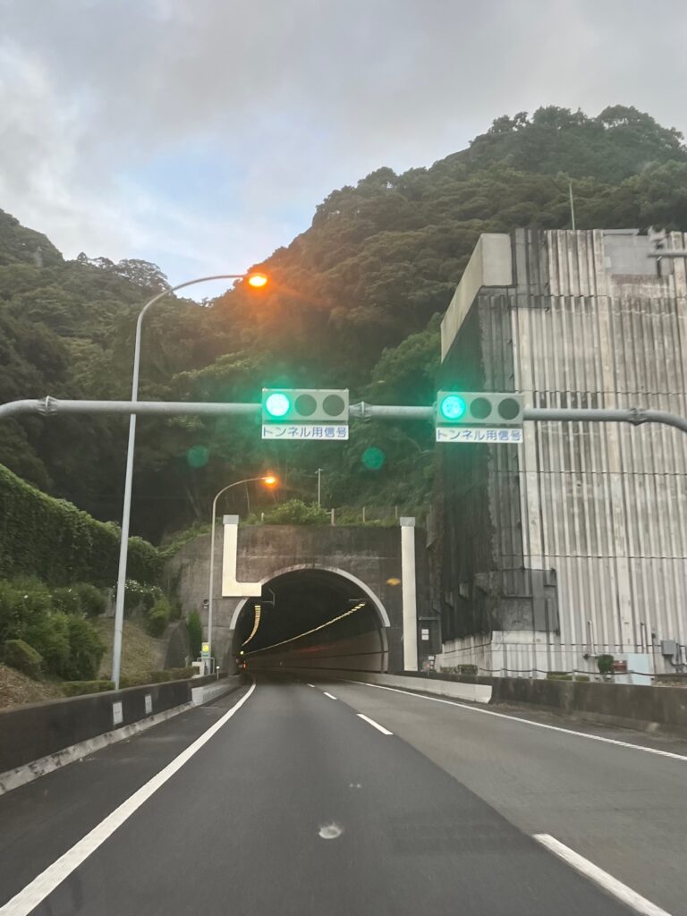 長いトンネル用の信号機