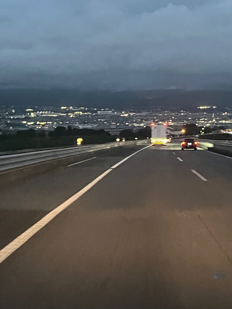 仏壇の引越し移動運搬中の静岡県富士市の夜景