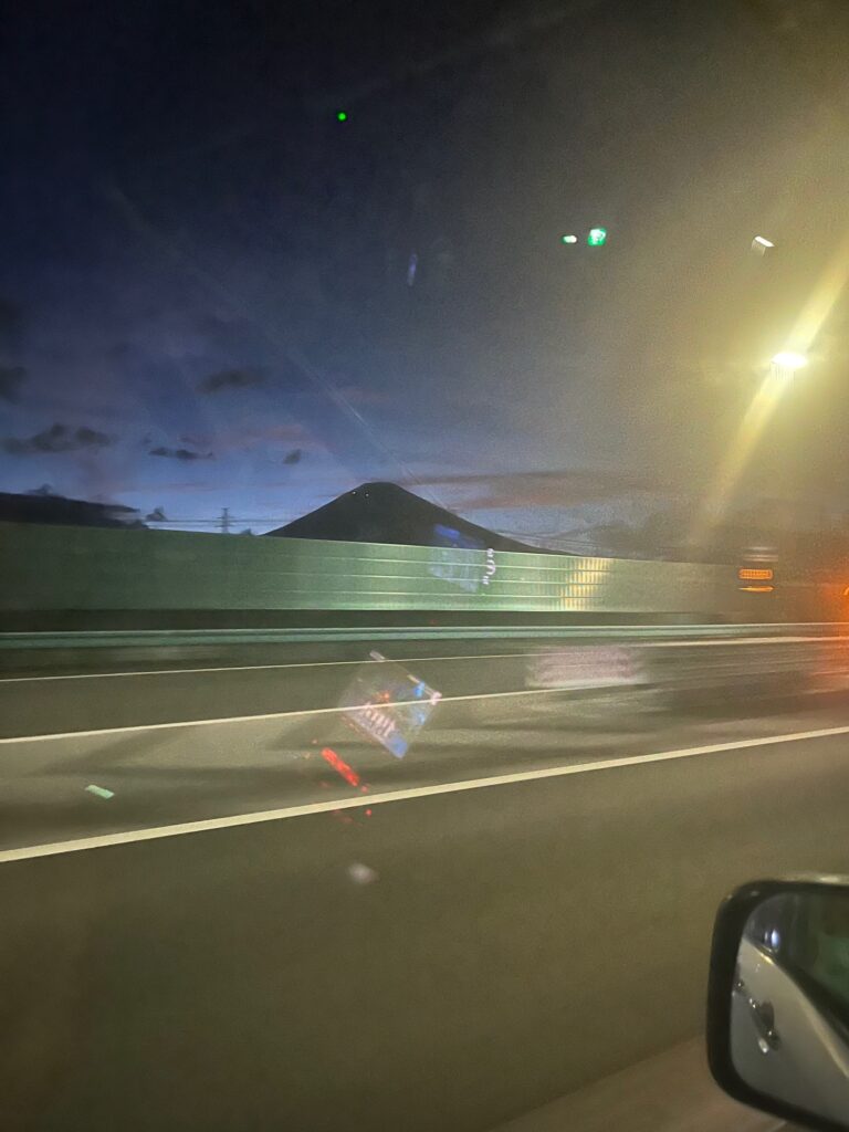 東京に向かう仏壇の引越し移動運搬中のに見えた富士山