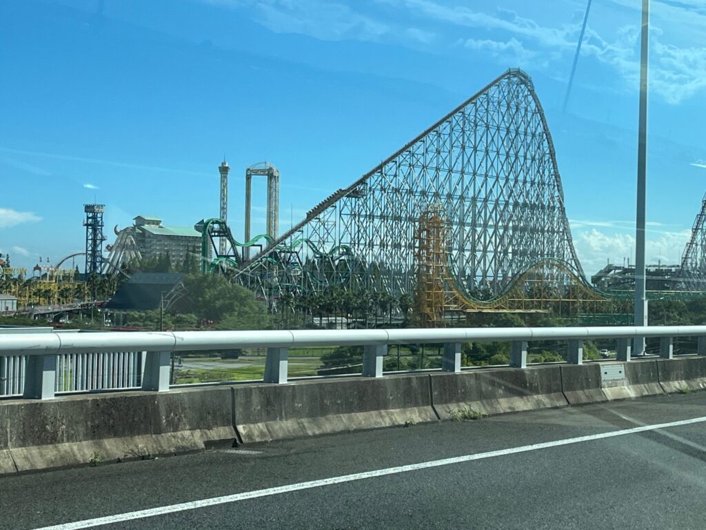 速さ、高さ・落差も日本一を誇るジェットコースター「スチールドラゴン2000」