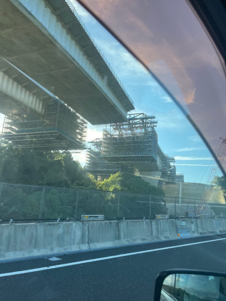 島根県松江市から東京都江戸川区へ仏壇引越し移動運搬した後の帰路の京都府名神高速道路の拡張工事現場