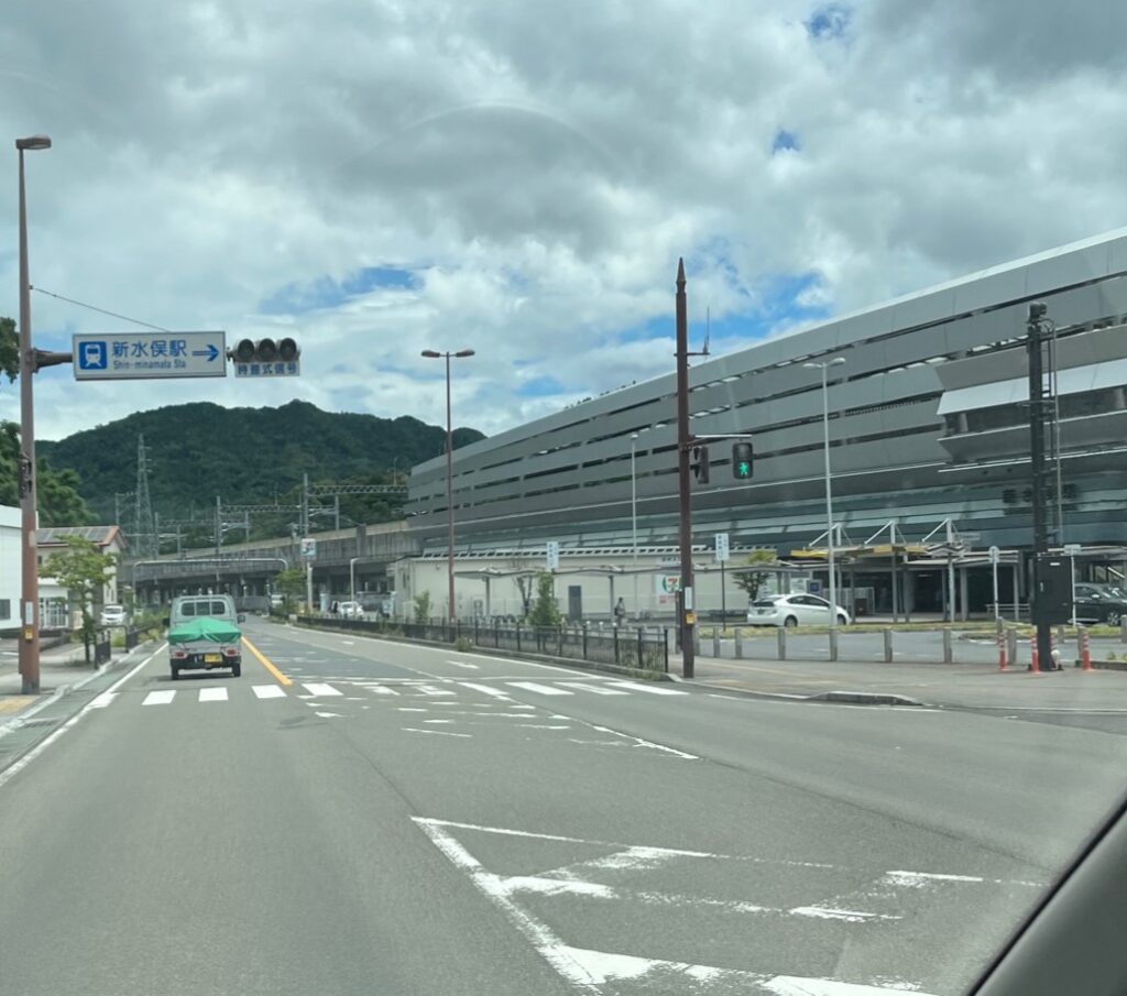 鹿児島県出水市で仏壇引っ越し移動運搬、洗浄、修理修復でお預かりして兵庫県姫路市に向かう最中に見えた新水俣駅