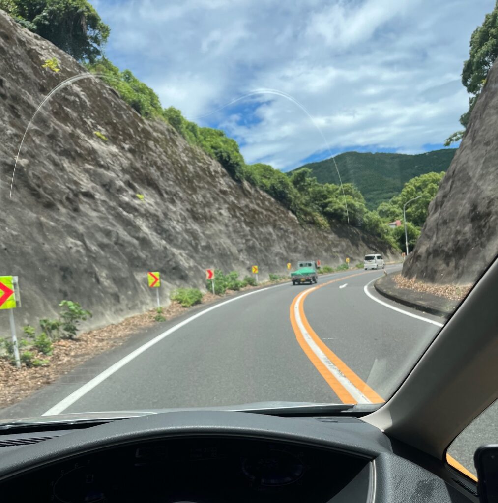 鹿児島県出水市で仏壇引っ越し移動運搬、洗浄、修理修復でお預かりして兵庫県姫路市に向かう最中に通過した鹿児島県水俣市の峠道