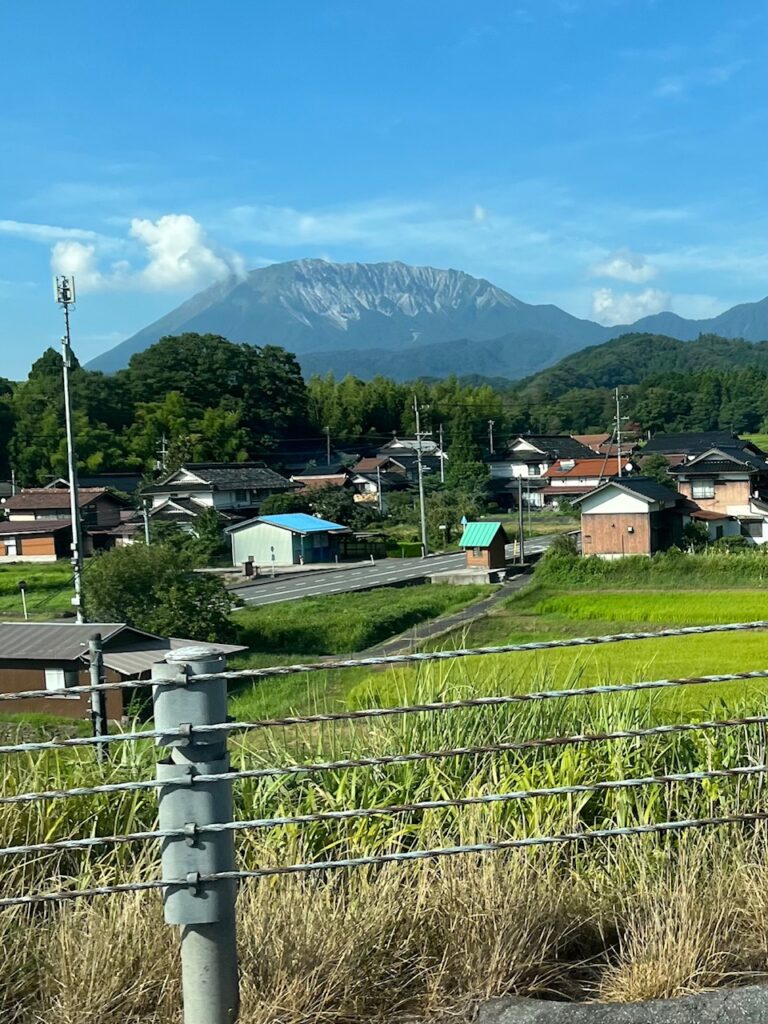 大山の崖側の風景