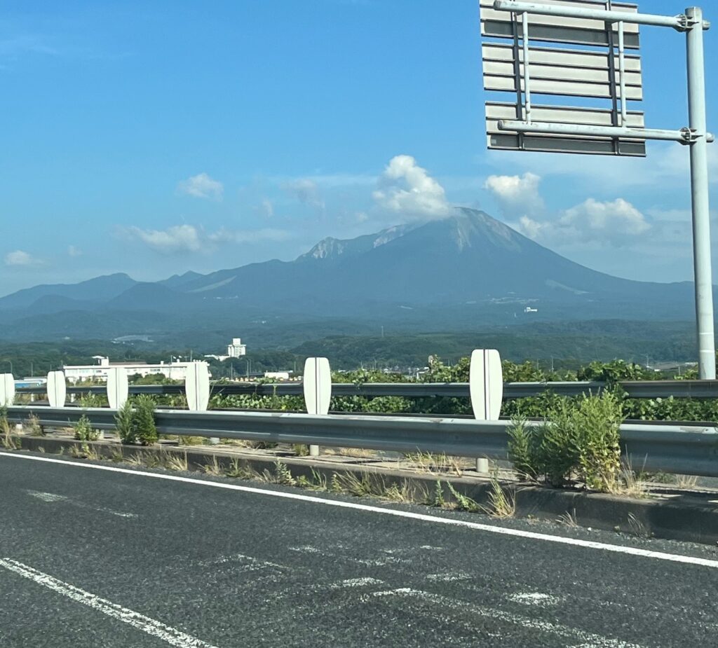 山陰道からも望める雄大な「大山」