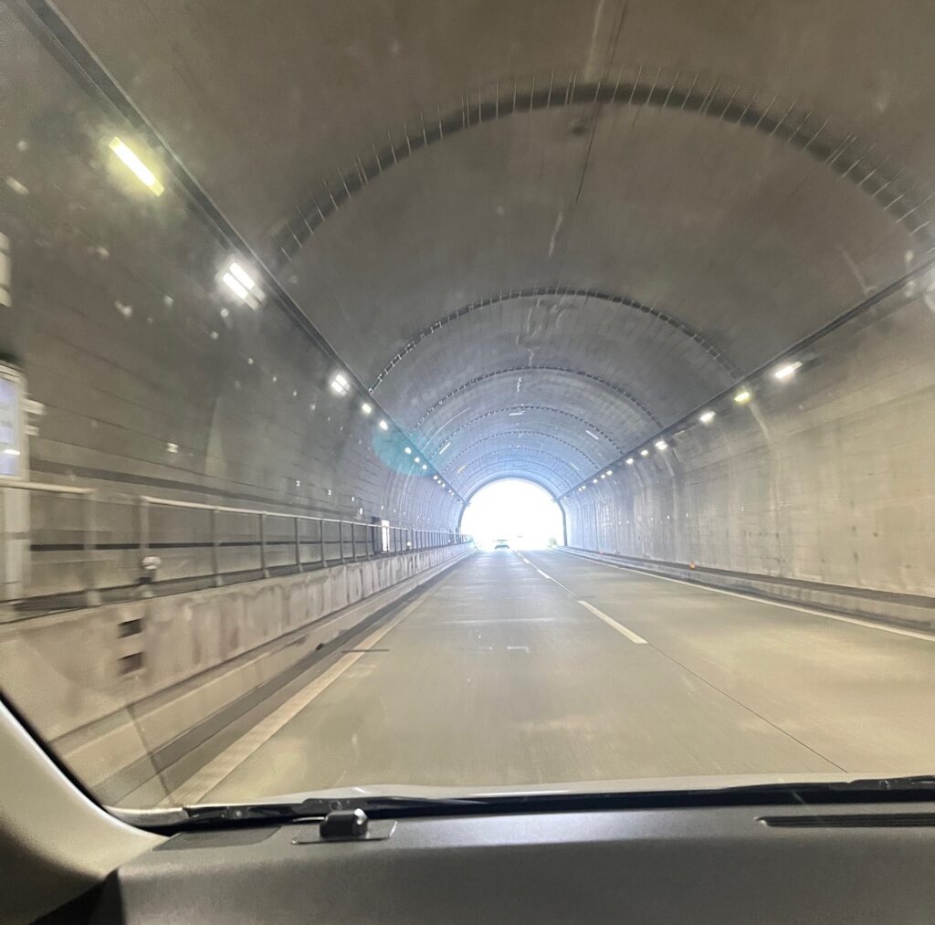 香川県の仏壇引っ越し移動、運搬輸送で走行した岡山県の瀬戸中央道の瀬戸大橋前のトンネル