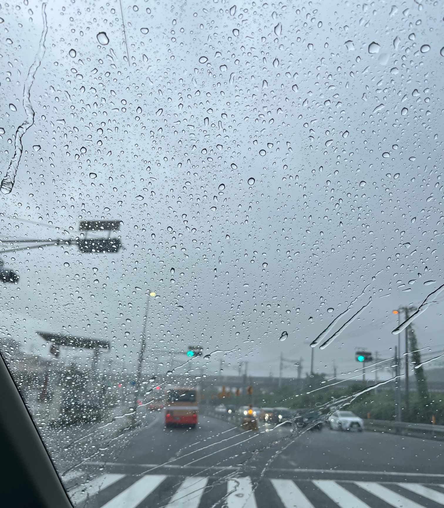 鹿児島県から兵庫県姫路市へ仏壇修復、仏壇引越し・移動、運搬輸送中に小雨から大雨に