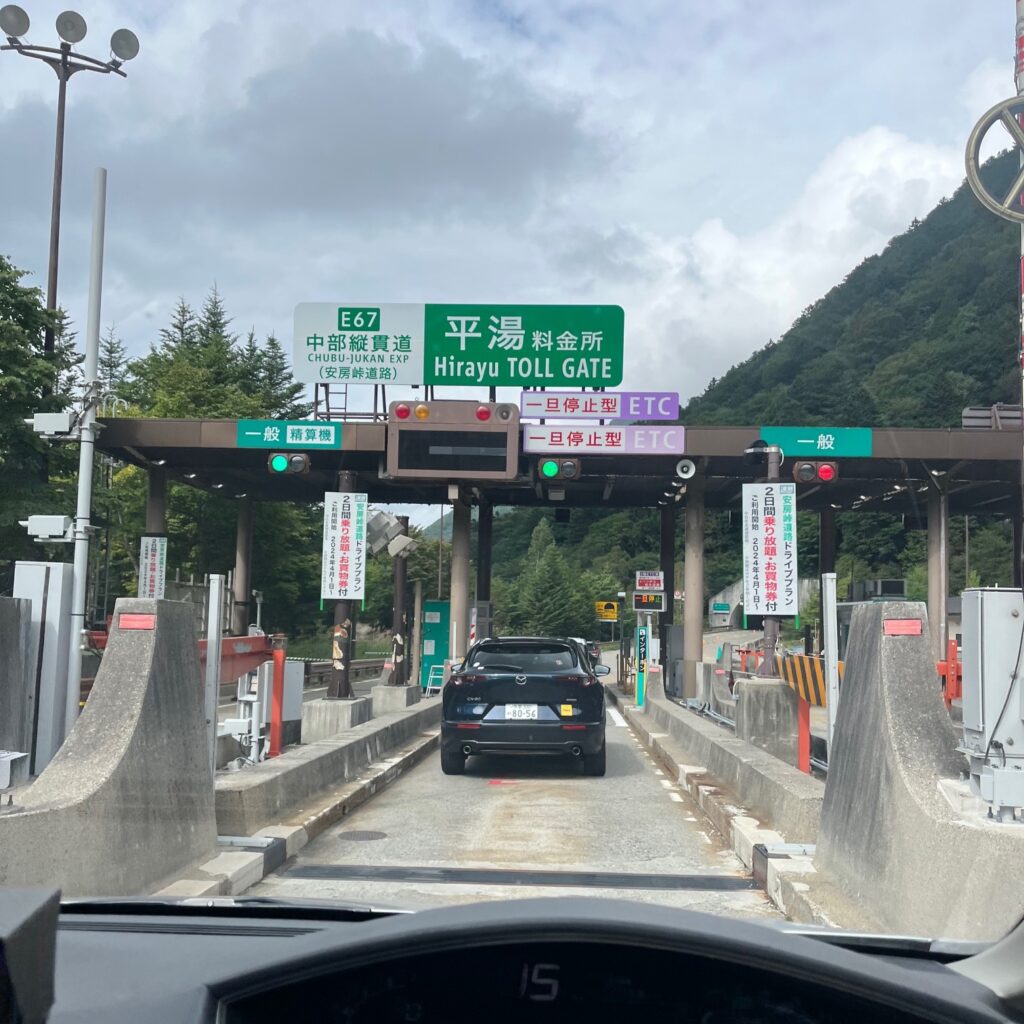 富山県と長野県を結ぶ山岳を繋ぐトンネル、中部縦貫自動車道