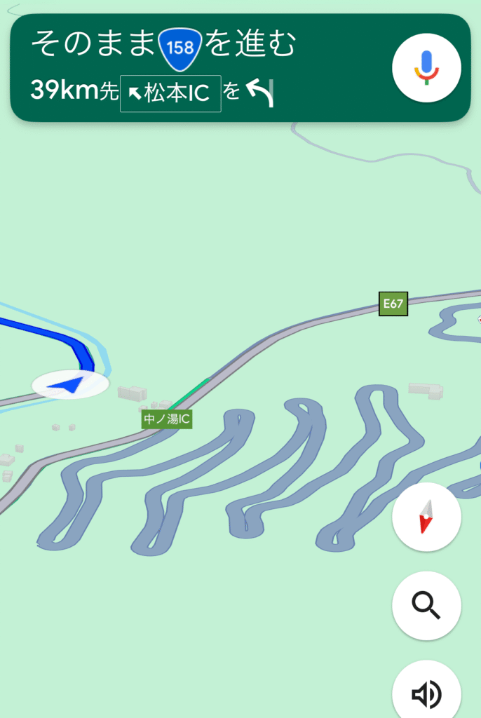 中部縦貫自動車道が無ければ通行が極めて危険な急カーブが続く道