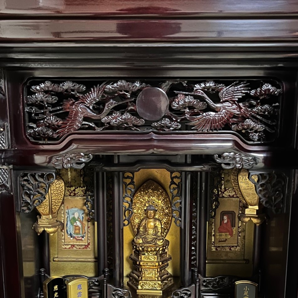 クリーニング施工後に本来の艶と輝きが蘇った欄間部分