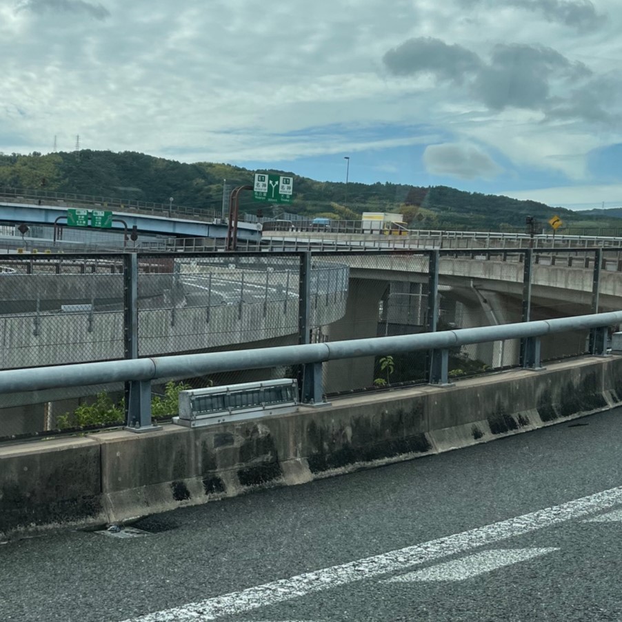 帰りの名神高速道路入り組んだ合流地点