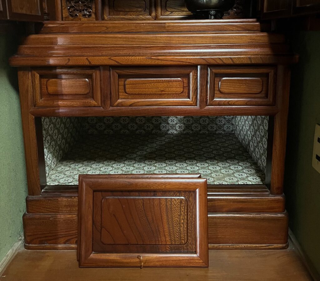 岡山県新見市から滋賀県大津市へ仏壇引越し・移動、運搬輸送した磨き仕上げ前のお仏壇の下台