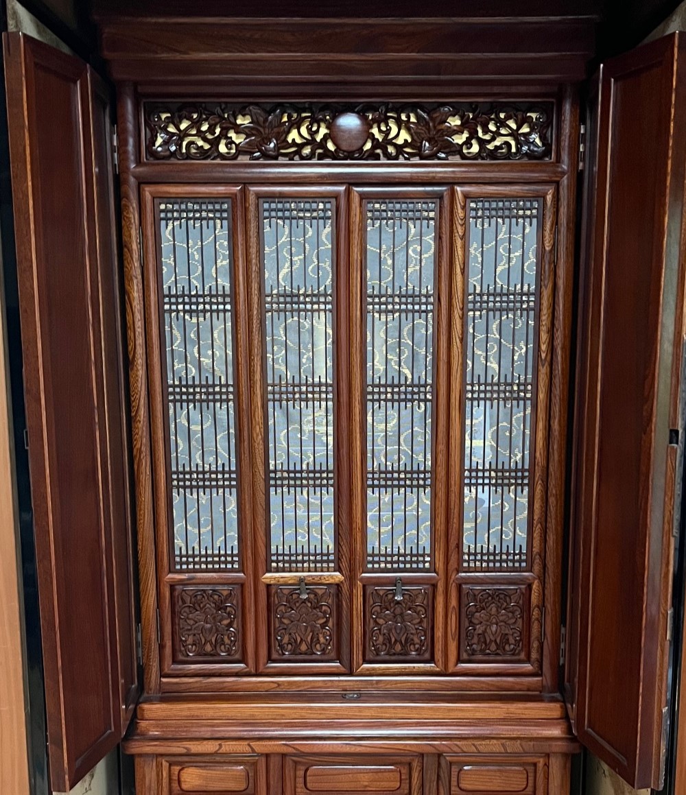 紗を張り替えるだけでも見違えるほど美しくなったお仏壇