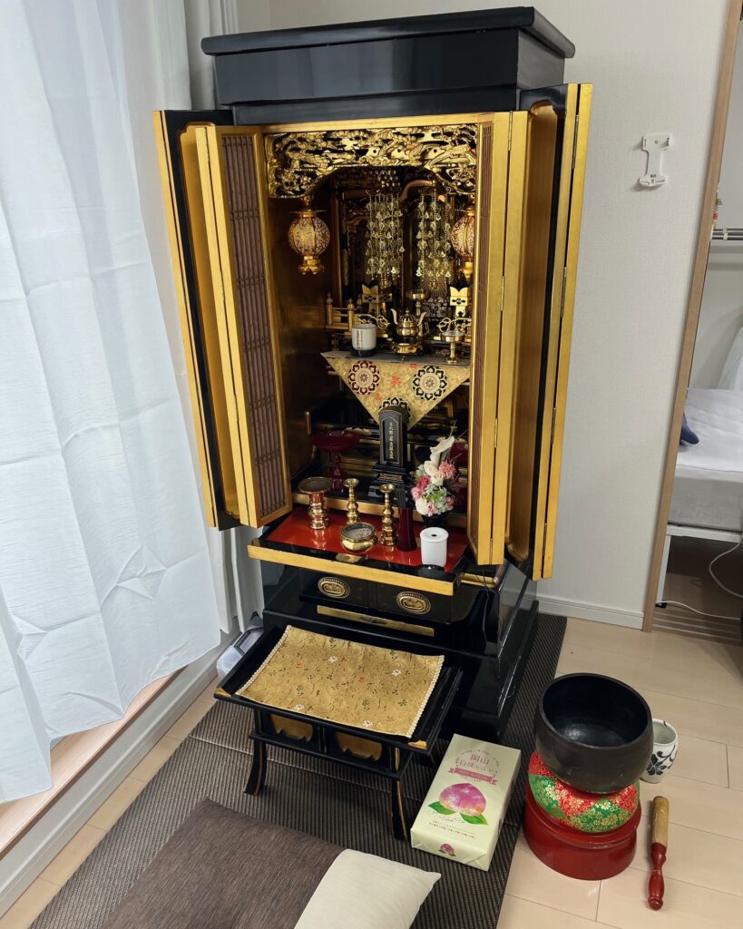 心からの感謝をお伝えし、職人も使用しているお手入れセットと、心ばかりのお品を置かせていただき作業終了です