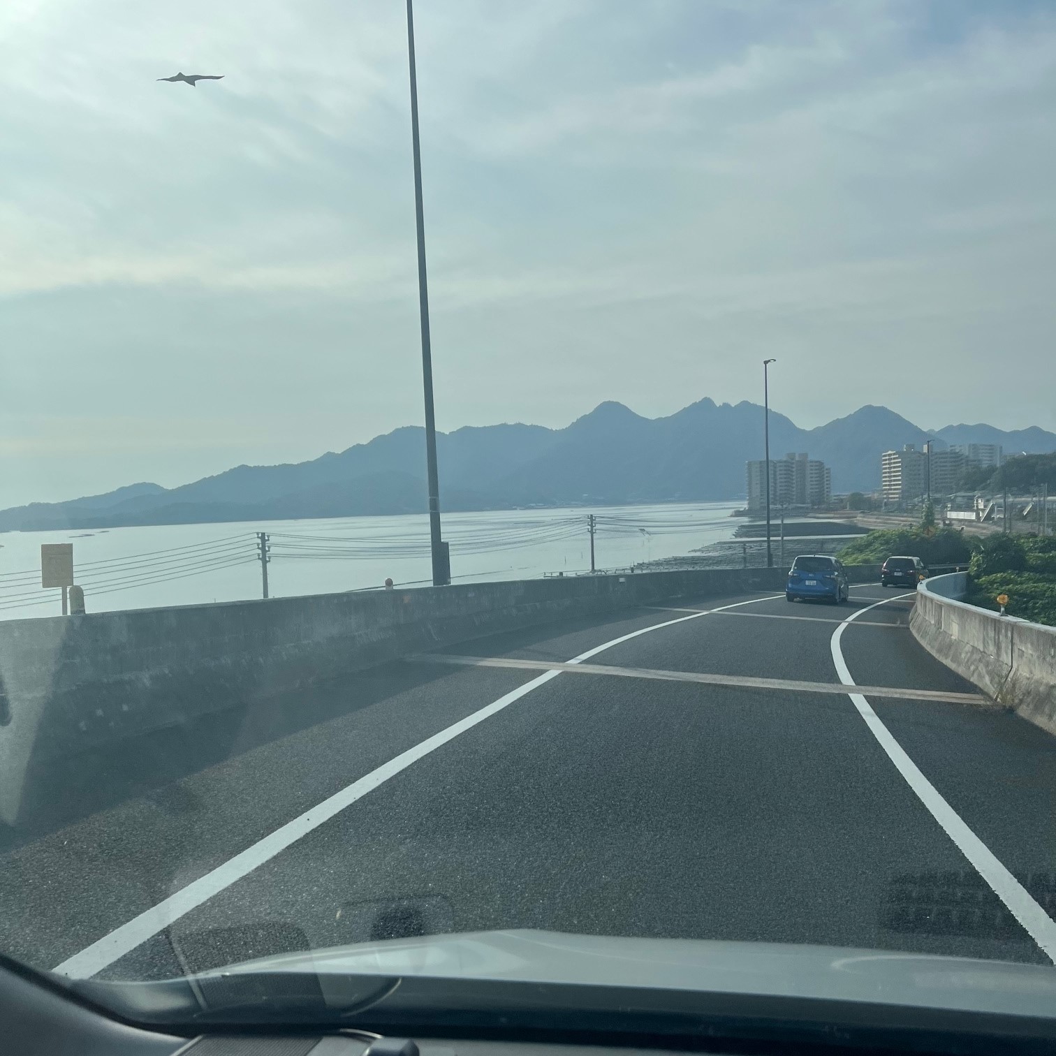 山口県下関市から愛知県名古屋市へ仏壇引っ越し移動、運搬輸送で山口県に向かい、広島県の国道沿いから見えた世界遺産の厳島神社がある宮島