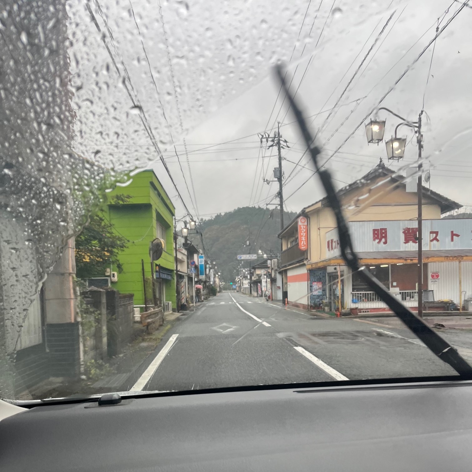 広島県三次市から兵庫県小野市へ仏壇引っ越し移動、運搬輸送で移動元の三次市の昭和時代を思わせる昔ながらの商店街