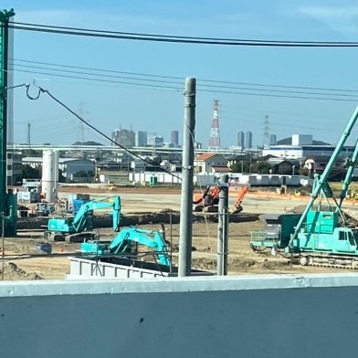 九州道から普段は遠くて見えないが、天気が良く空気が澄んでいたので見えた福岡アイランドシティのビル群