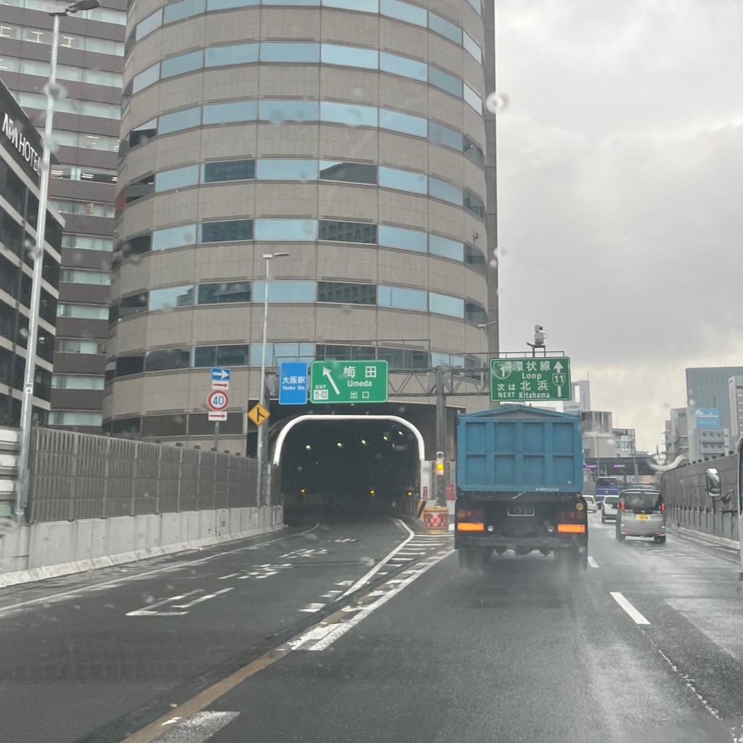 海外でも話題になったビルの中を高速道路が通っているTKPゲートタワービル