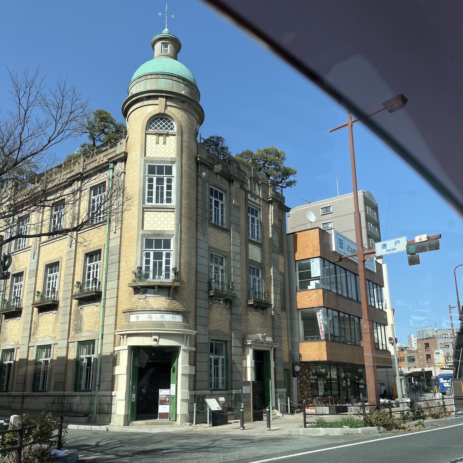 山口市内の歴史を感じる洋風コンクリートの建物
