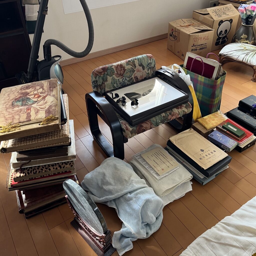 仏壇仏具と同じく、アルバムや書類、思い出のお品なども大切に積み込む