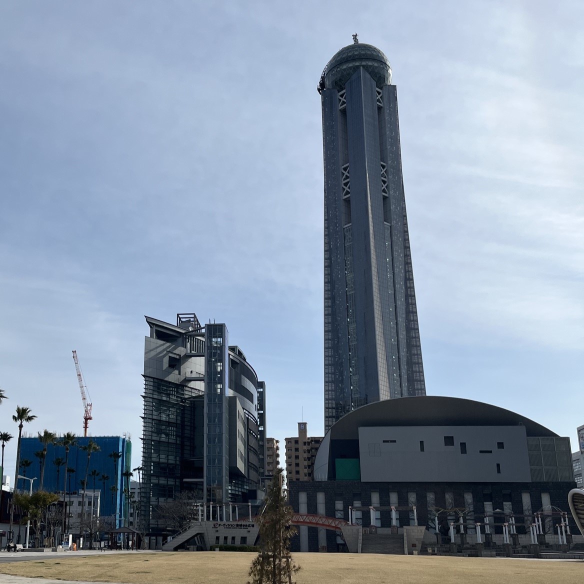 下関市内でひときわ目立つ海峡ゆめタワー、先端の丸い部分には日本有数の高さを誇る143mの展望室がある